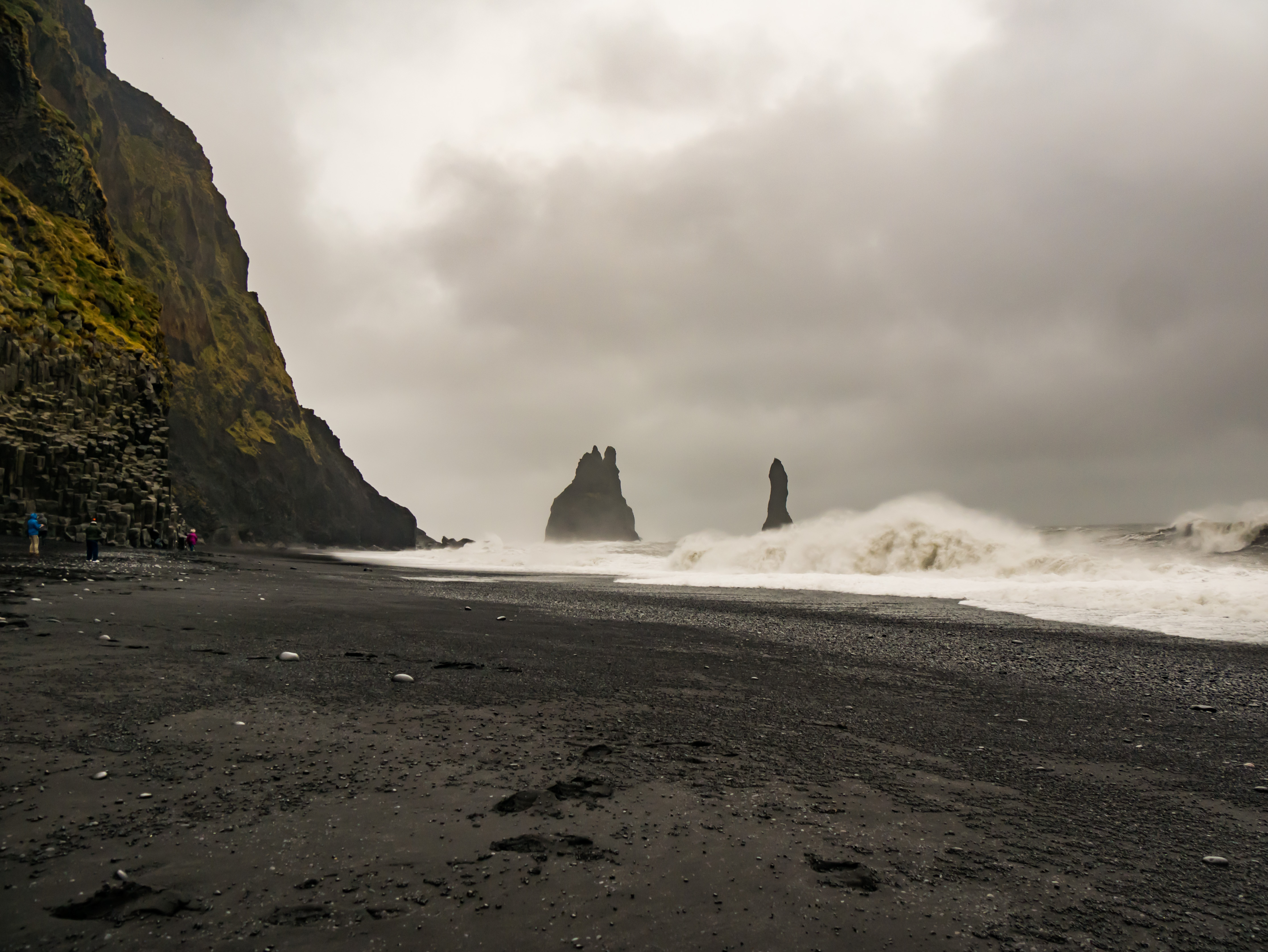 Reynisfjara Beach "The Black Sand Beach" bei Vík í Mýrdal