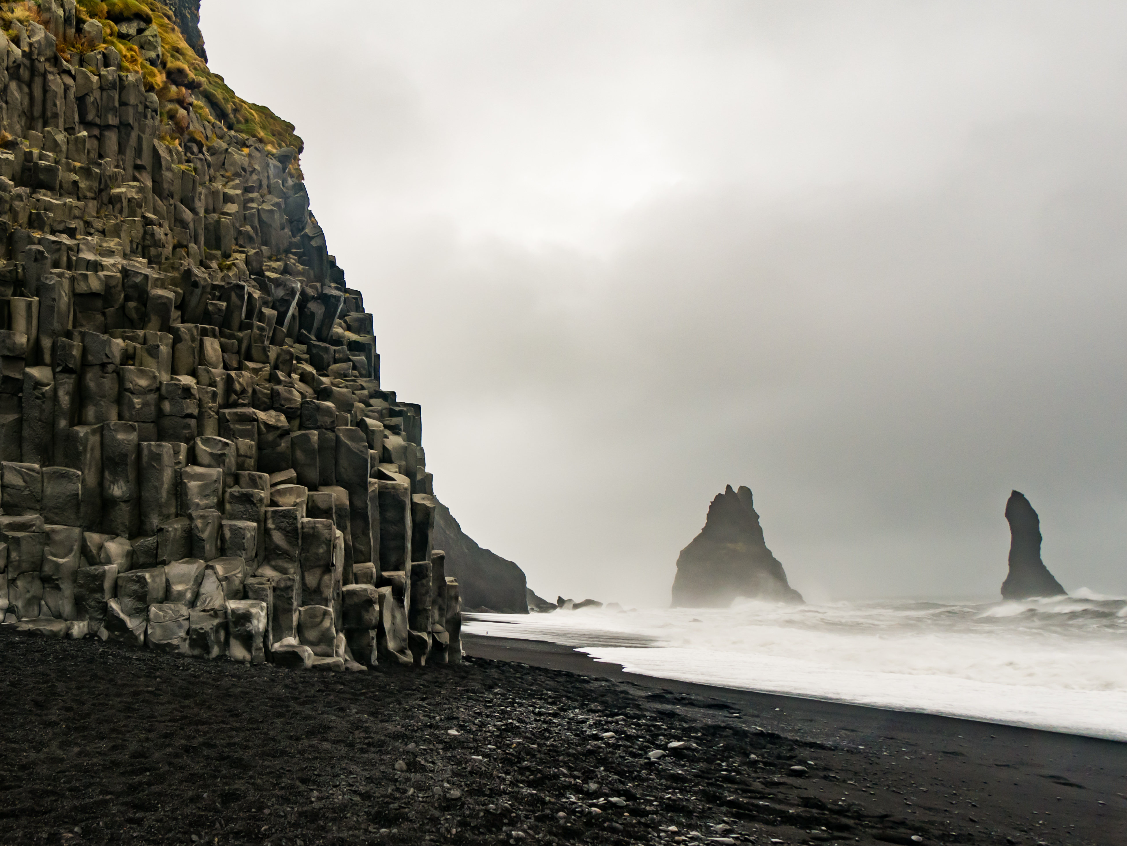 Reynisfjara Beach "The Black Sand Beach" bei Vík í Mýrdal