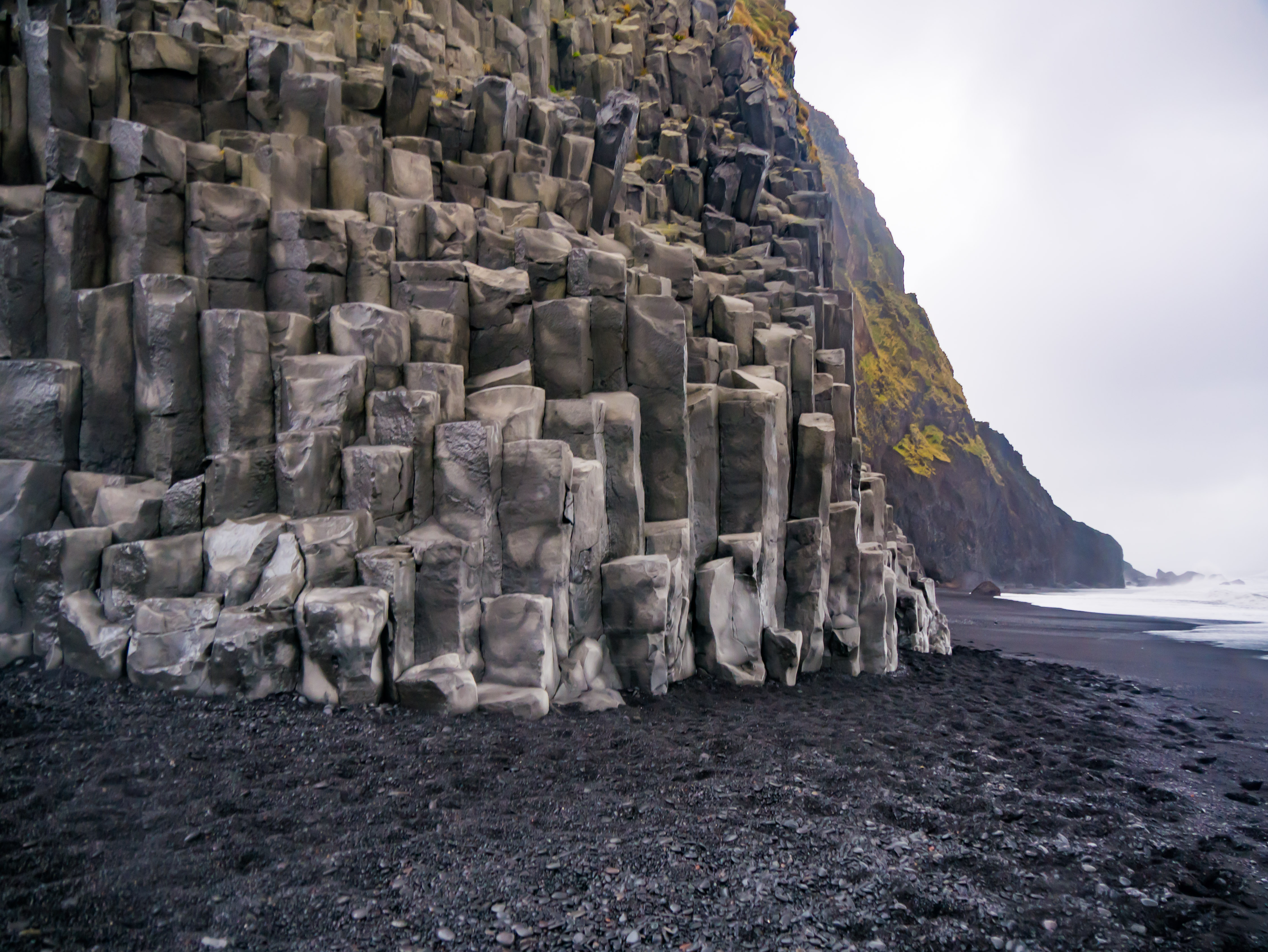 Reynisfjara Beach "The Black Sand Beach" bei Vík í Mýrdal