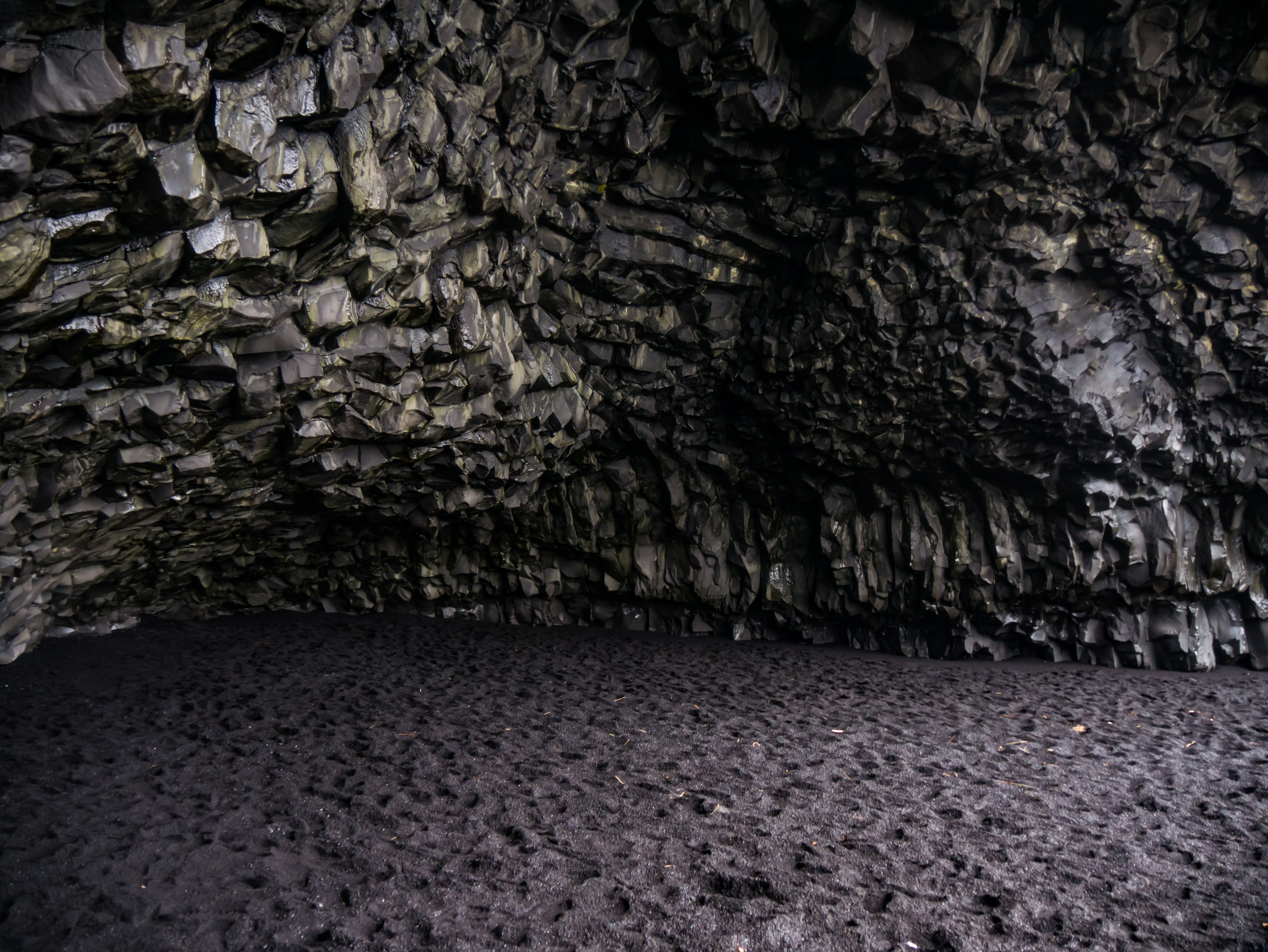 Reynisfjara Beach "The Black Sand Beach" bei Vík í Mýrdal