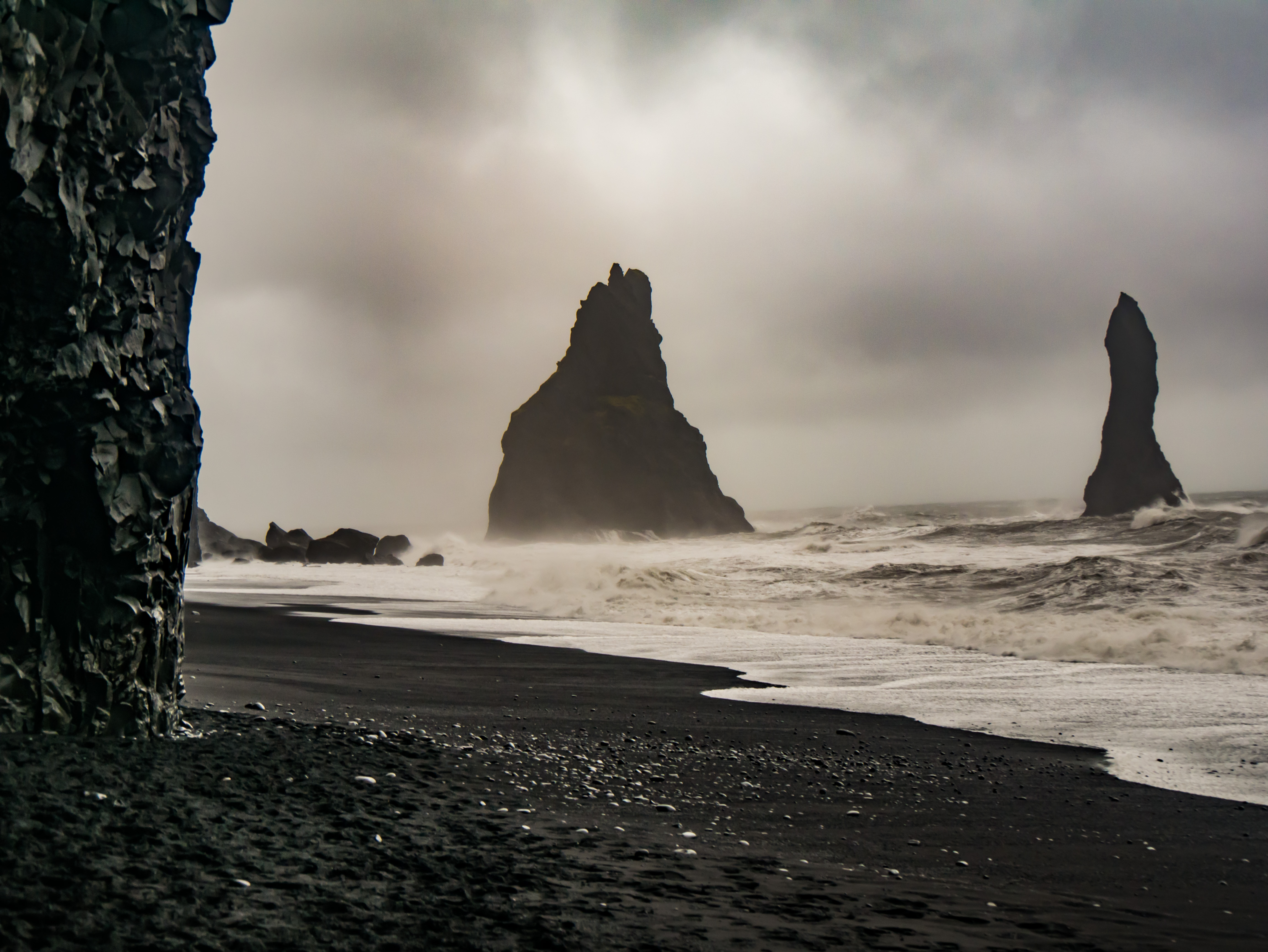 Reynisfjara Beach "The Black Sand Beach" bei Vík í Mýrdal