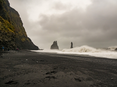 Reynisfjara Beach "The Black Sand Beach" bei Vík í Mýrdal