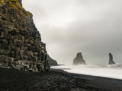 Reynisfjara Beach "The Black Sand Beach" bei Vík í Mýrdal